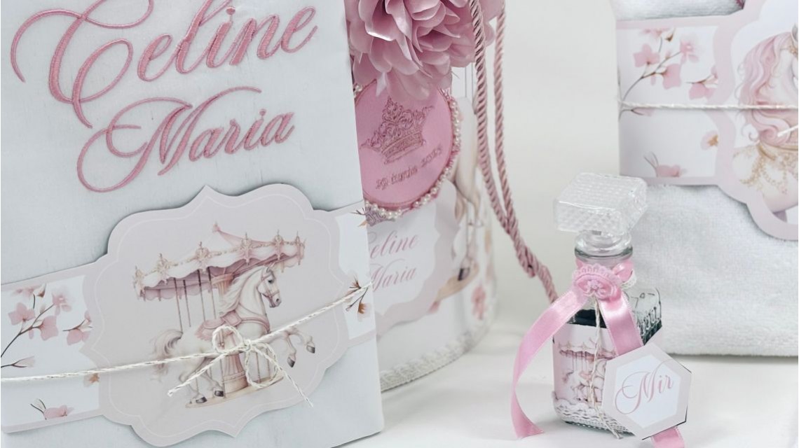 Trusou botez carusel cu cai roz pal si flori pastelate Pink Carousel 26